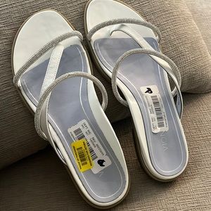 Vionic Prism Thong sandal with sparkle straps